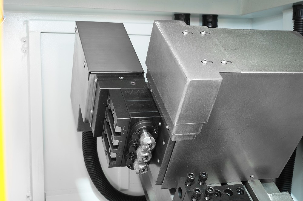 车铣复合数控机床LC36Y金属切削加工